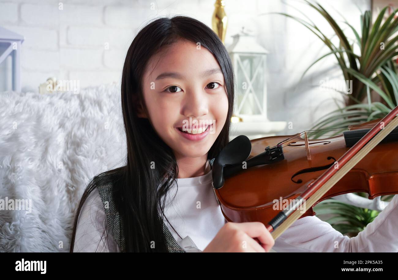 Portrait of girl playing violin at home, Kid with songs portrait Stock ...
