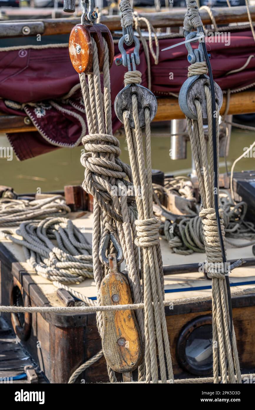 Sailboat, rigging, ropes, ropes, knots, wooden boat, sailor knots