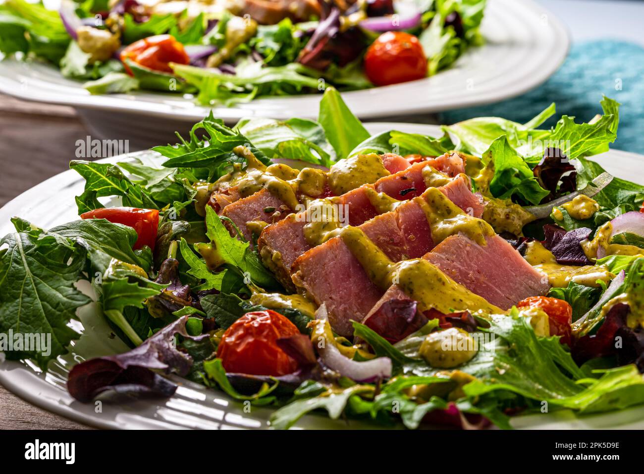 Pan seared tuna on greens. Close up shot Stock Photo Alamy
