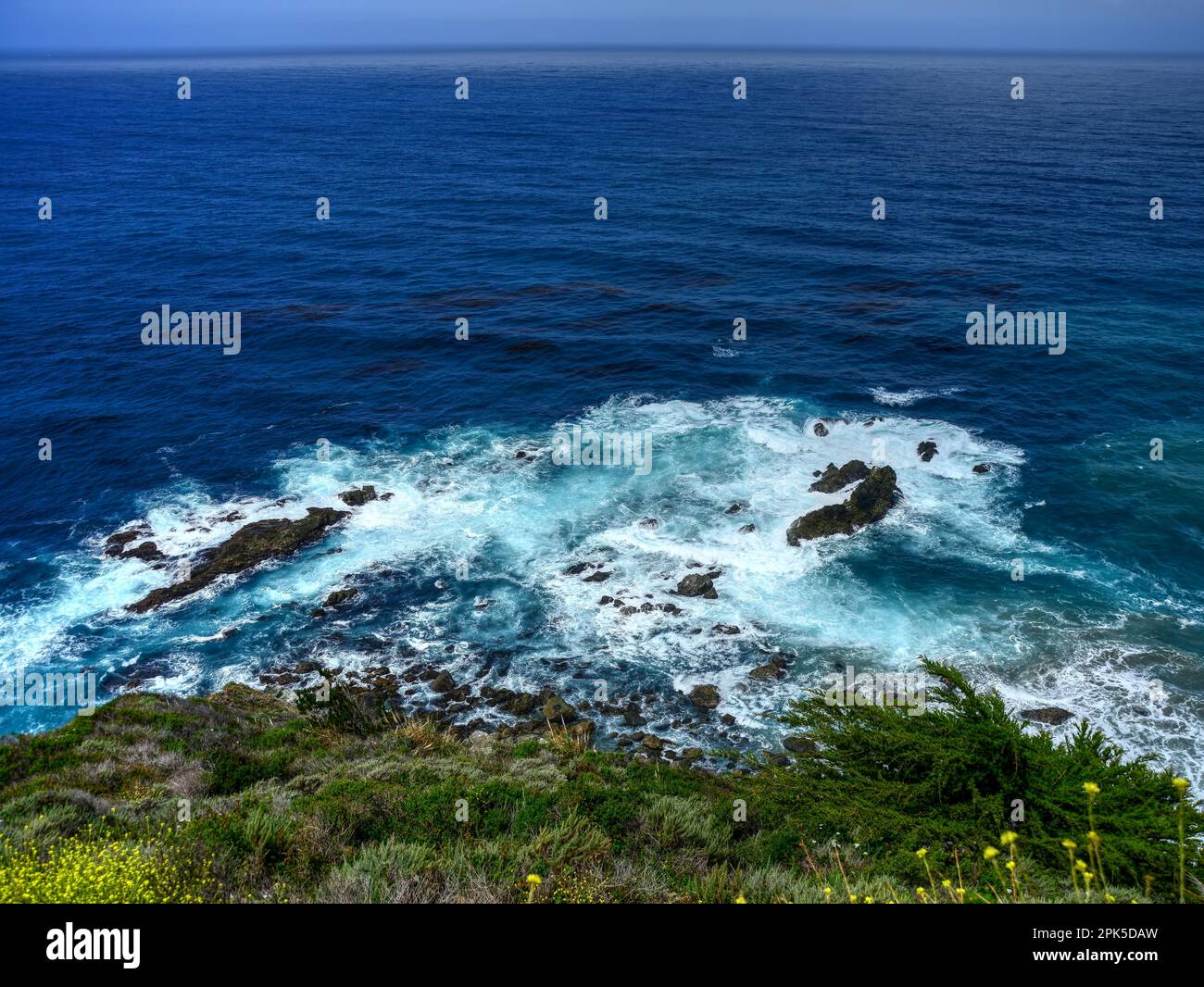 Hazy day pacific ocean Big Sur California Stock Photo - Alamy