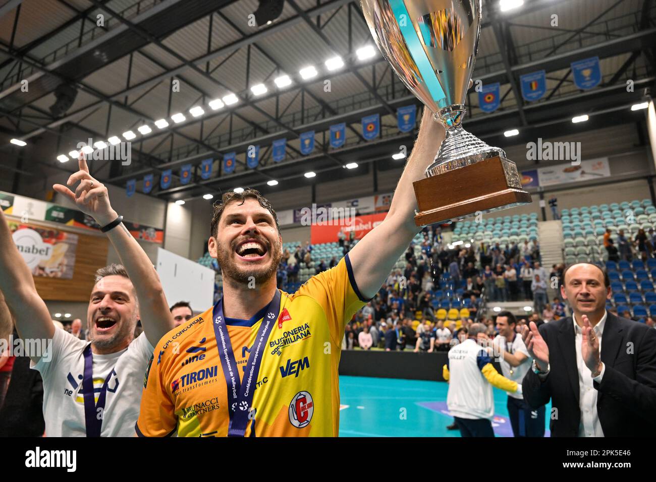 players of Modena with Bruno Mossa De Rezende (1) of Modena pictured celebrating after winning a Volleyball game between Knack Volley Roeselare and Valsa Group Modena , in away match of the CEV Volleyball Cup 2023 of the 2022-2023 season , Wednesday 5 April 2023 at the Schiervelde Tomabel international Sportshall in Roeselare  , Belgium .  PHOTO SPORTPIX | DAVID CATRY Stock Photo
