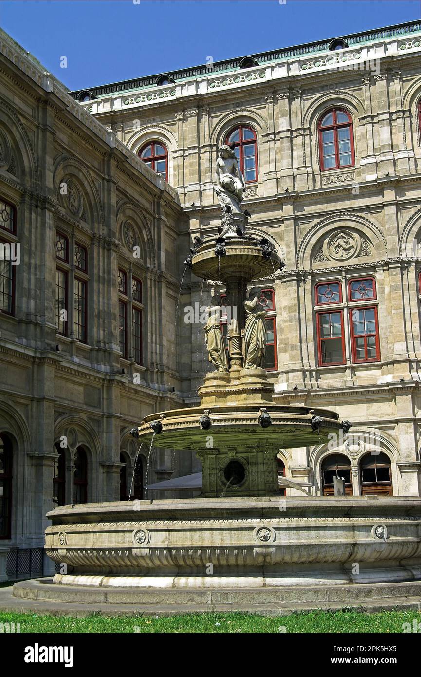 Wiedeń, Wien, Vienna, Austria, Vienna State Opera; Wiener Staatsoper; Opera Wiedeńska - fragment of the building; Fragment des Gebäudes; Opernbrunnen Stock Photo