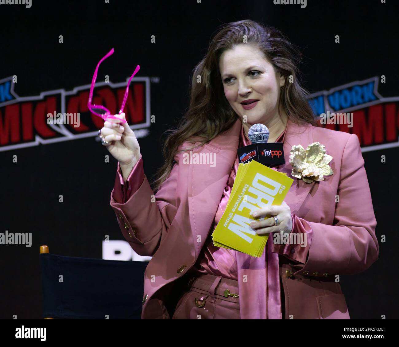 Jamie Lee Curtis is interviewed by Drew Barrymore for Halloween Ends at New York Comic Con in 2022 Stock Photo