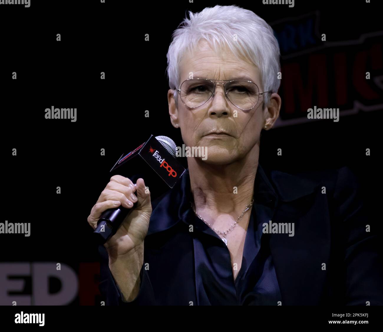 Jamie Lee Curtis is interviewed by Drew Barrymore for Halloween Ends at New York Comic Con in 2022 Stock Photo