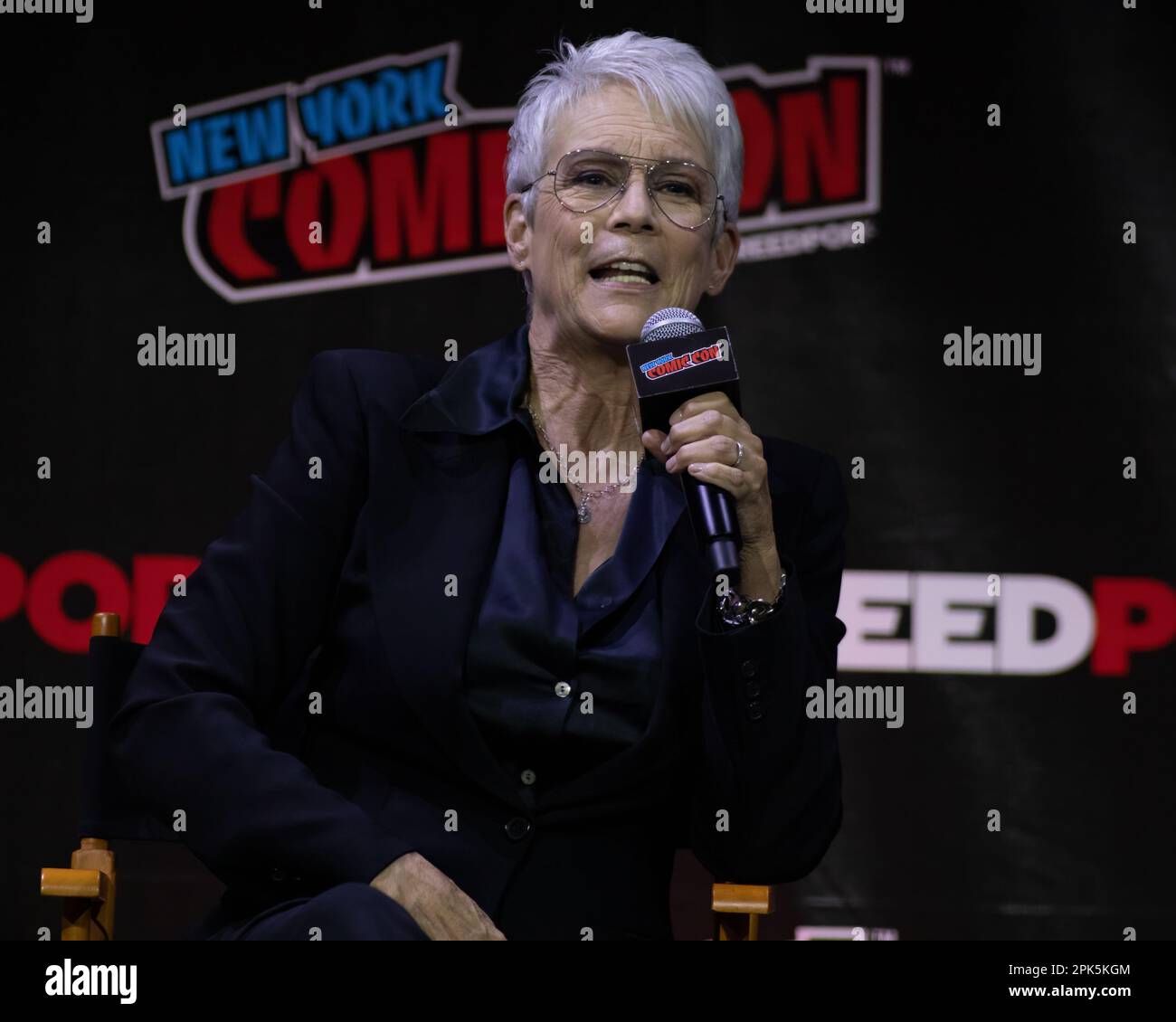 Jamie Lee Curtis is interviewed by Drew Barrymore for Halloween Ends at New York Comic Con in 2022 Stock Photo