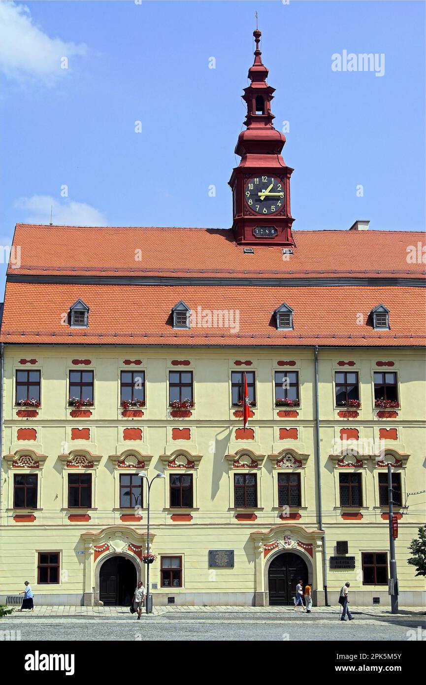 Jihlava, Czechy, Czechia, Tschechien, classicistic town hall - facade; klassizistisches Rathaus - Fassade; klasycystyczny ratusz - fasada klasycyzm Stock Photo