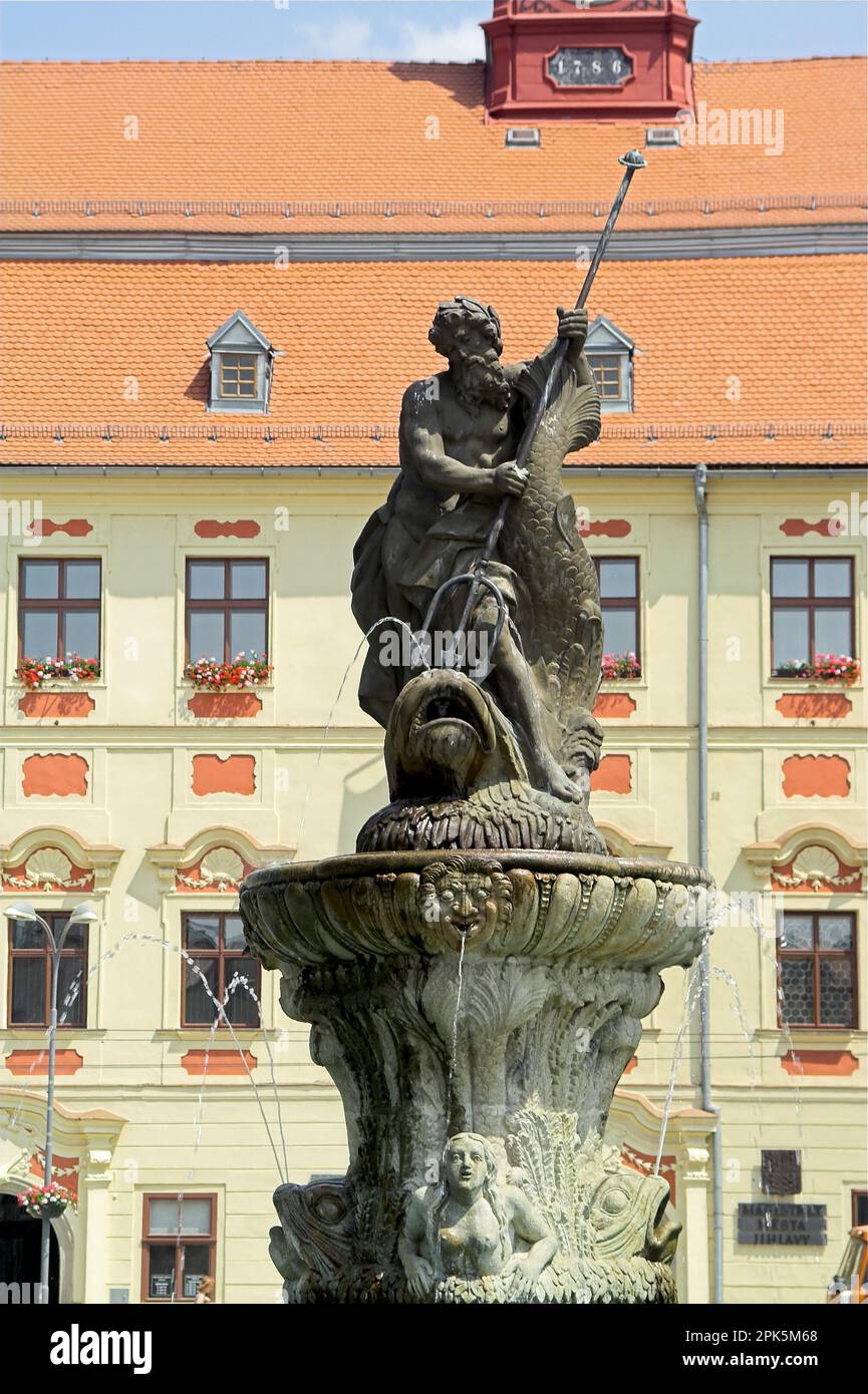 Jihlava, Czechy, Czechia, Tschechien, baroque fountain of Neptune on the background of the town hall; Neptunbrunnen im Hintergrund des Rathauses Stock Photo