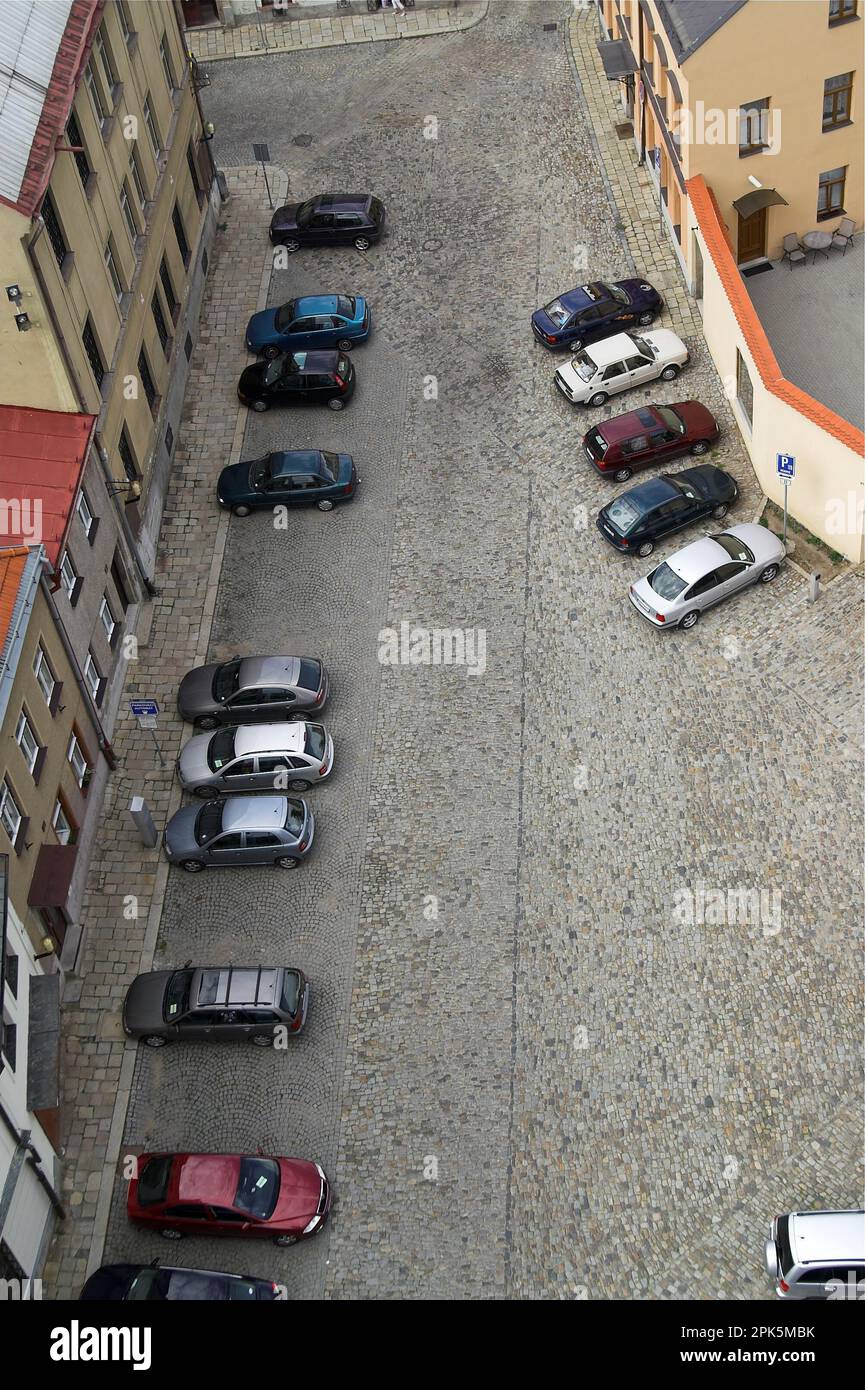 Jihlava, Czechy, Czechia, Tschechien, top view of parked cars in the street; Draufsicht auf geparkte Autos auf der Straße; widok z góry na ulicę Stock Photo