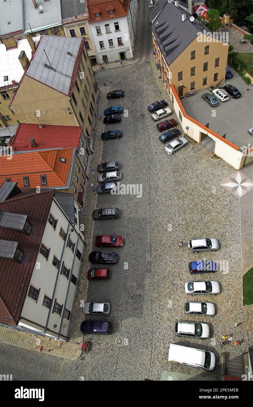 Jihlava, Czechy, Czechia, Tschechien, top view of parked cars in the street; Draufsicht auf geparkte Autos auf der Straße; widok z góry na ulicę Stock Photo