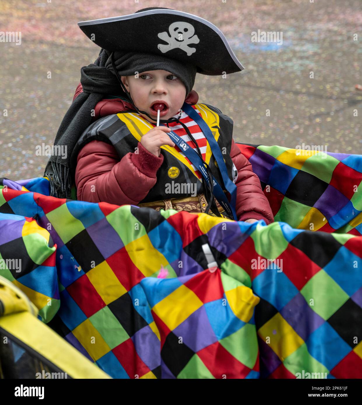 Pirate costume parade hi-res stock photography and images - Alamy