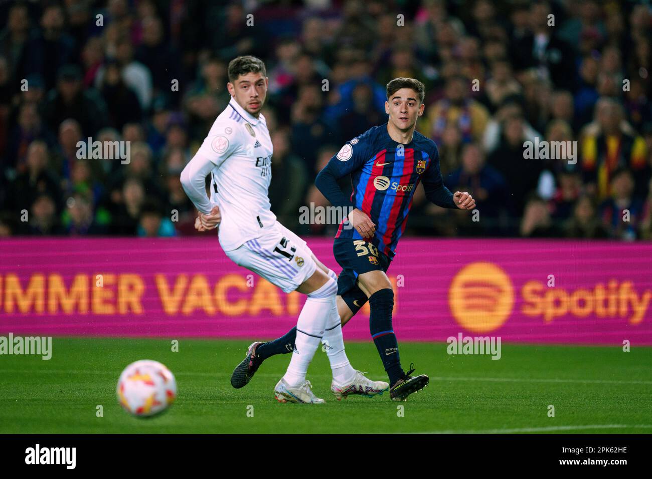 Barcelona, Spain. 5th Apr, 2023. Gavi (R) of Barcelona vies with Federico Valverde of Real Madrid during the King's Cup semifinal second leg match between FC Barcelona and Real Madrid in Barcelona, Spain, April 5, 2023. Credit: Joan Gosa/Xinhua/Alamy Live News Stock Photo
