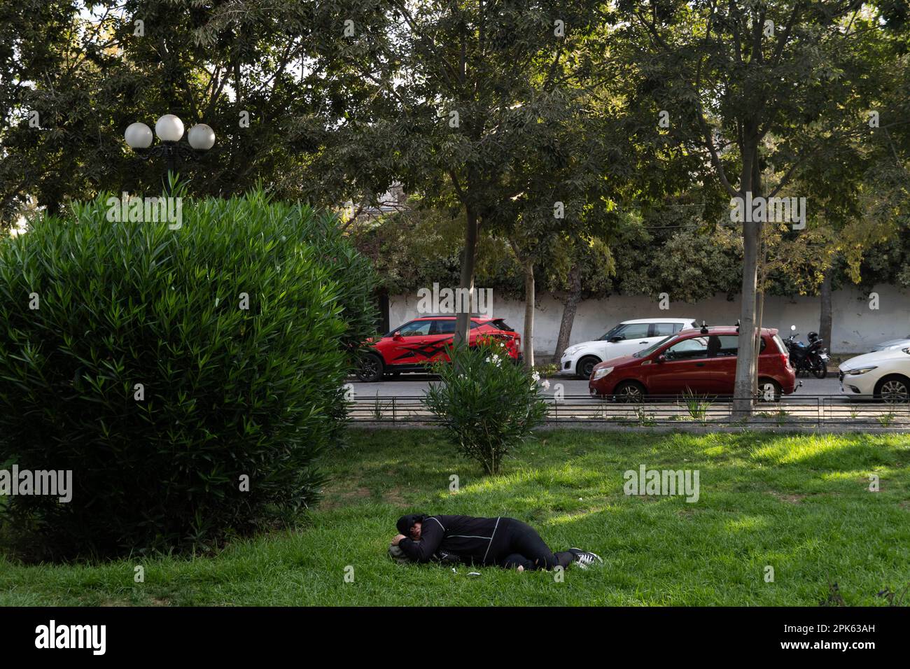 Santiago, Metropolitana, Chile. 5th Apr, 2023. A woman sleeps in a park in Santiago, Chile. (Credit Image: © Matias Basualdo/ZUMA Press Wire) EDITORIAL USAGE ONLY! Not for Commercial USAGE! Stock Photo