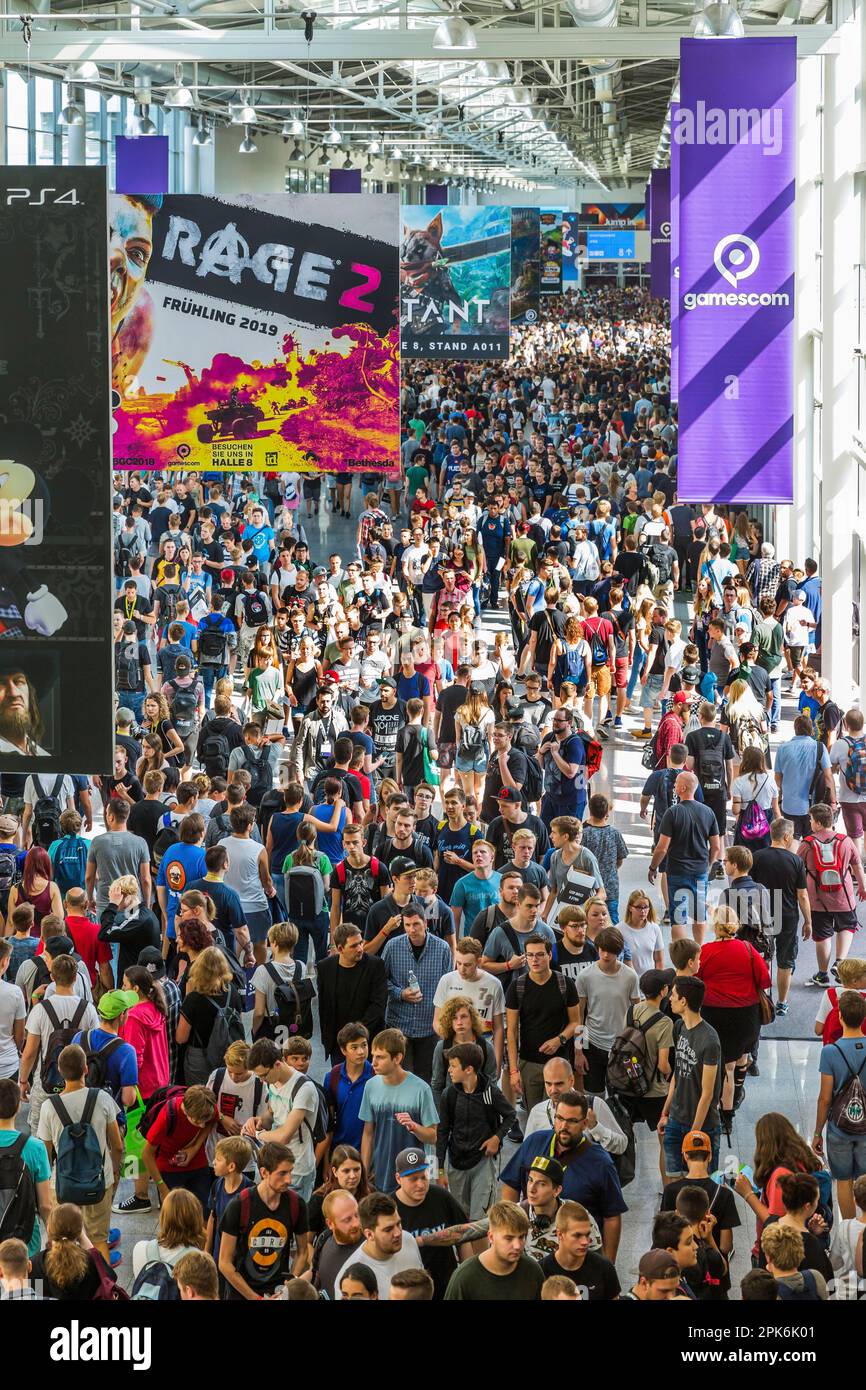 computer and video games fair, crowds of visitors, Koelnmesse