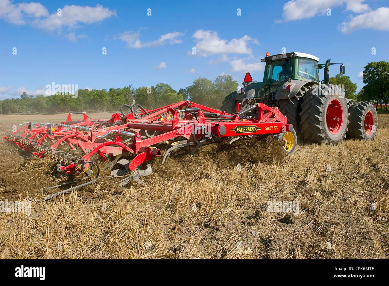 Fendt 936 Vario tractor with Vaderstad 720 flexible cultivator, stubble ...