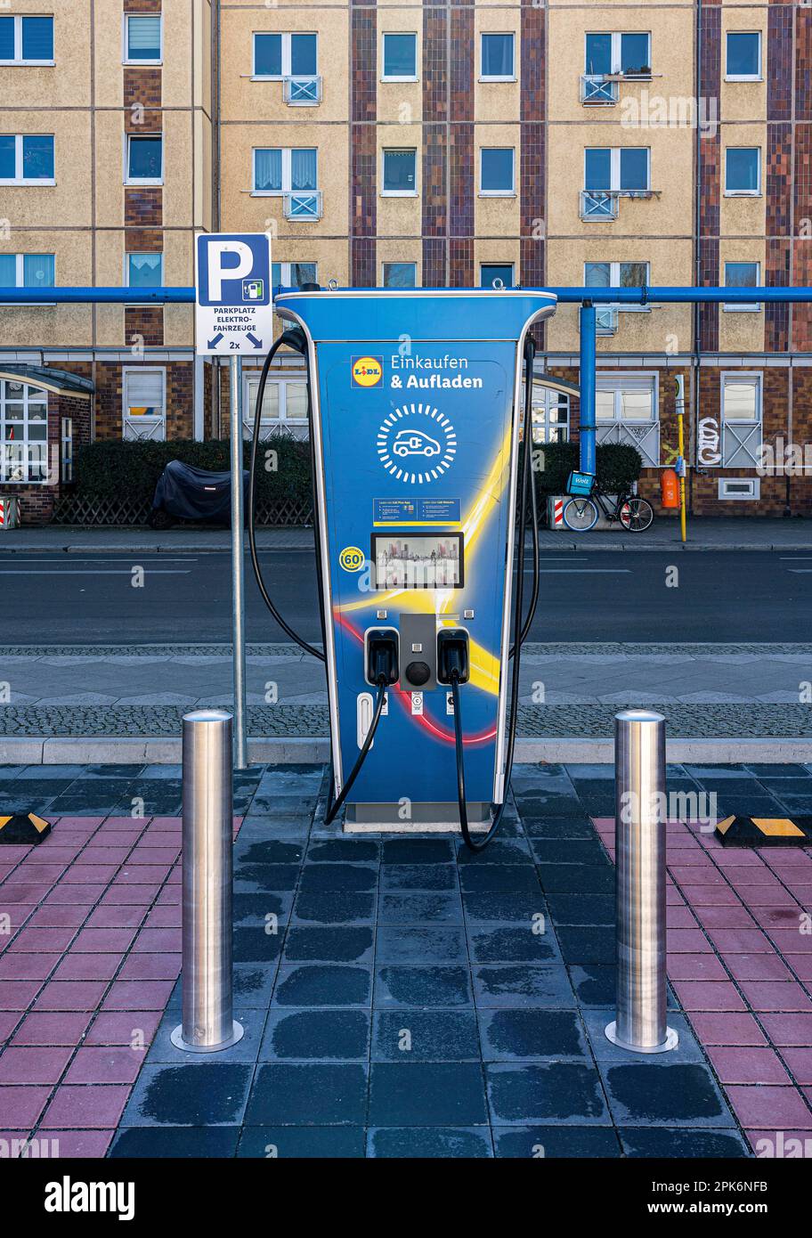 Shopping and charging, free charging station Lidl car park, Berlin