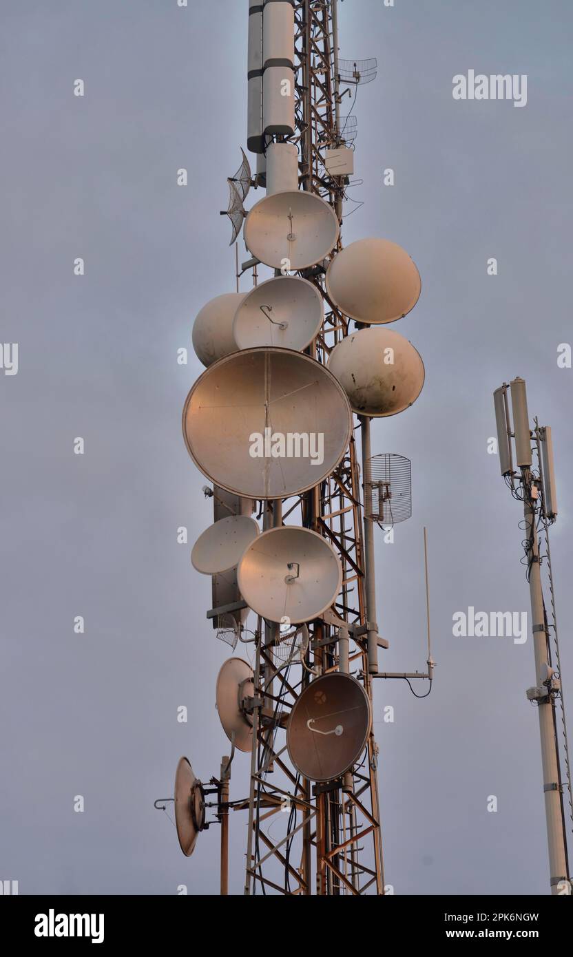 Mobile satellite dish hires stock photography and images Alamy