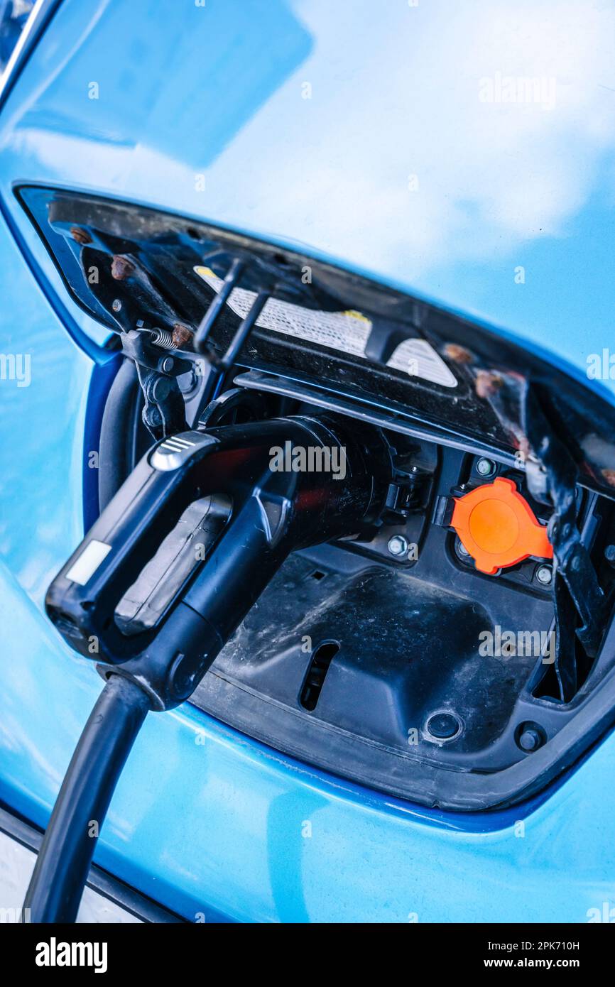 Charging station for electric cars. Types and connectors of ports for