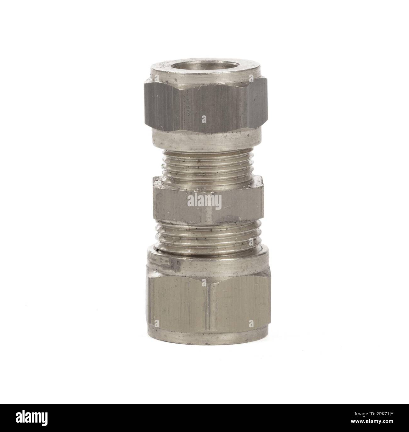 Steel fitting for plumbing pipes, connector for two different sizes