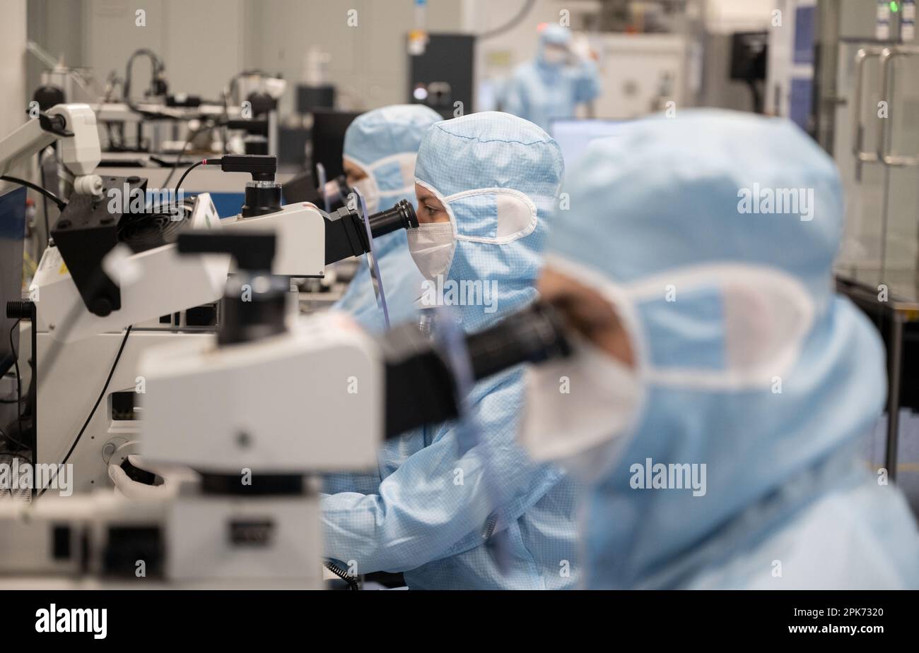 Ulm, Germany. 04th Apr, 2023. Employees of Trumpf Photonic Components