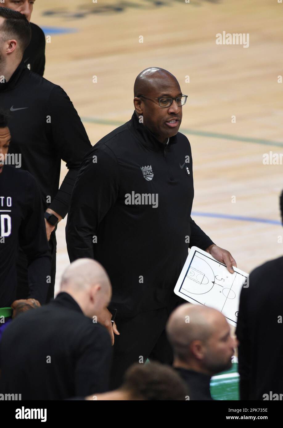 DALLAS, TX APRIL 05 Sacramento Kings head coach Mike Brown conducts