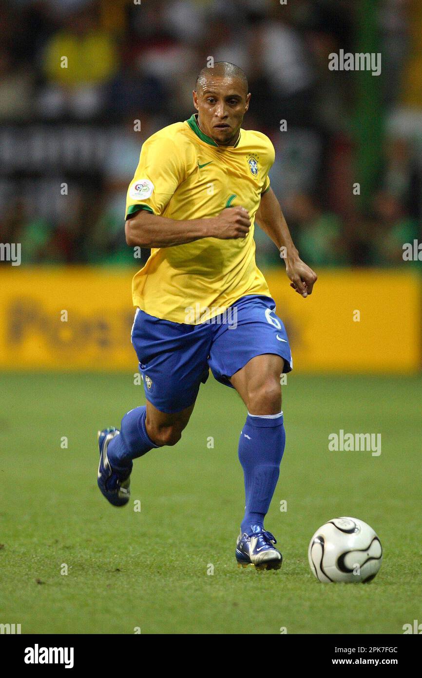 ARCHIVE PHOTO: Roberto CARLOS turns 50 on April 10, 2023, Soccer player  Roberto CARLOS celebrates his 40th birthday on April 10, 2013, ROBERTO  CARLOS (BRA, #6). In action, individual action on the