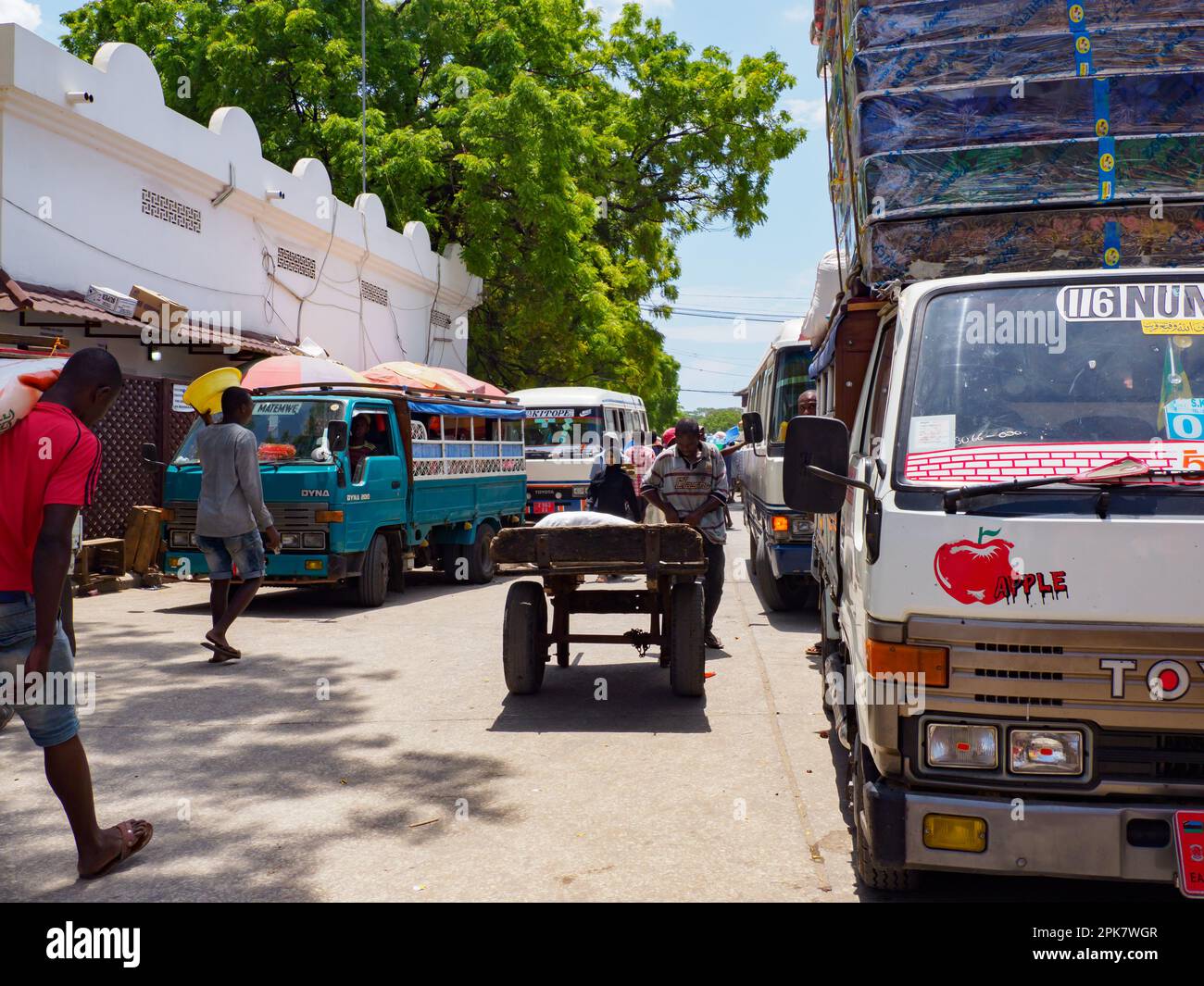 Crowds of africans hi-res stock photography and images - Alamy