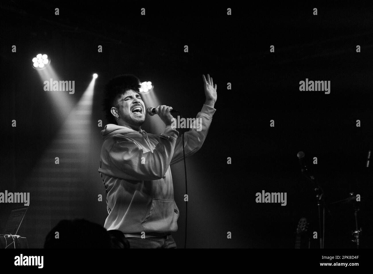 Spanish artist and singer Alan Neil playing live at La Nau Club in