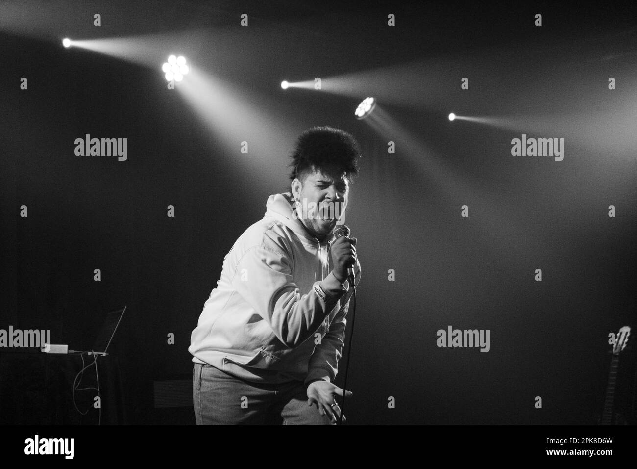 Spanish artist and singer Alan Neil playing live at La Nau Club in