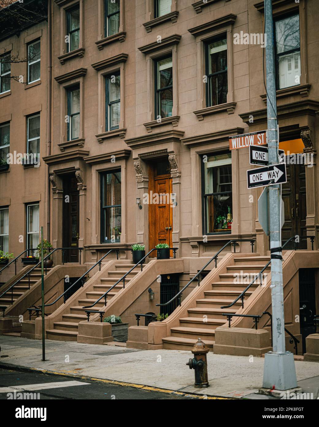 Brownstone brooklyn fire hydrant hi-res stock photography and images