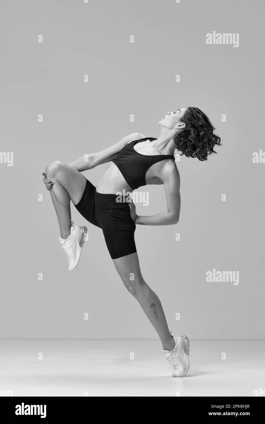 graceful movements modal pleat shorts | black main image 1