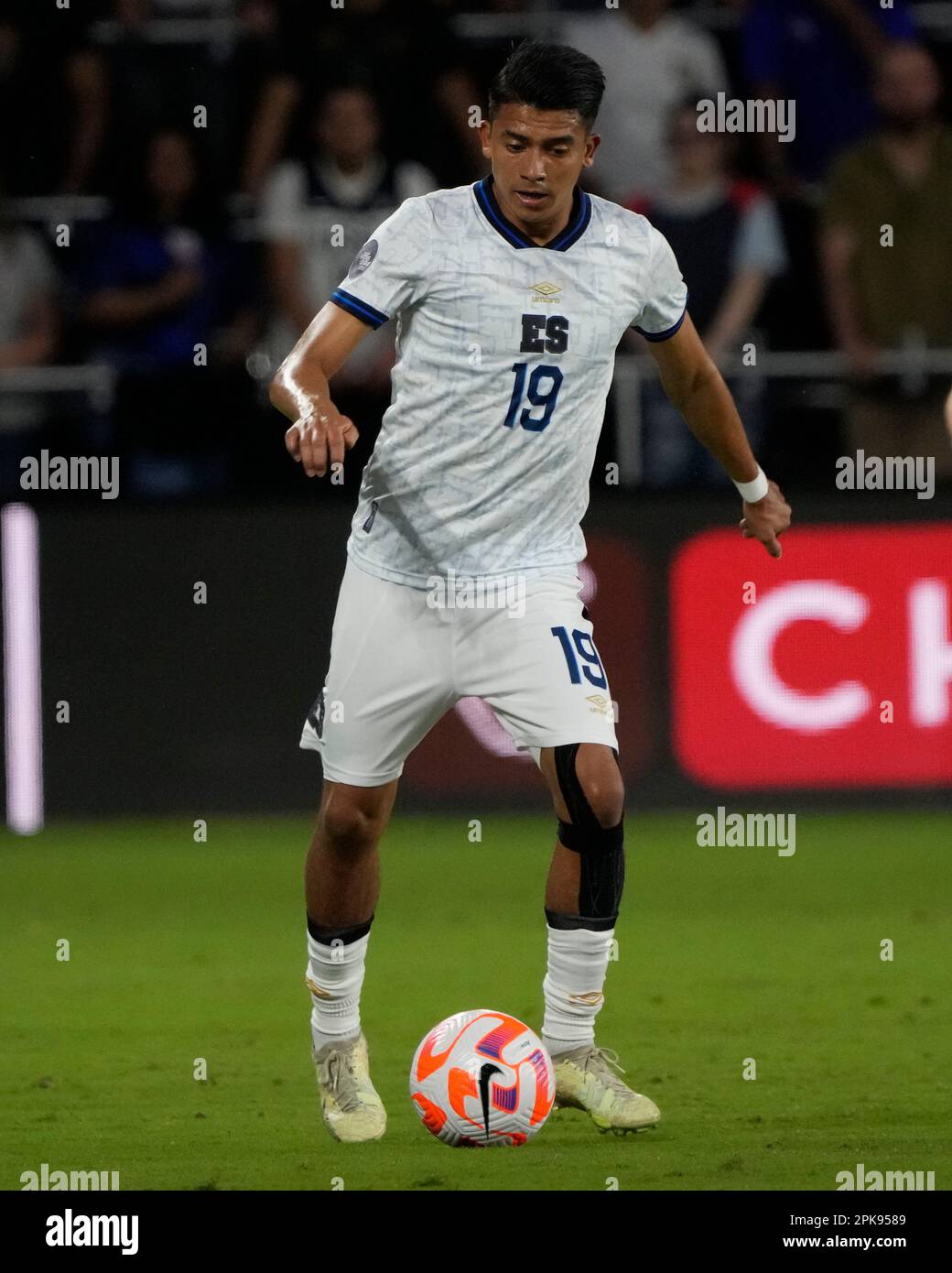 El Salvador forward Kevin Reyes (19) moves the ball against the United ...
