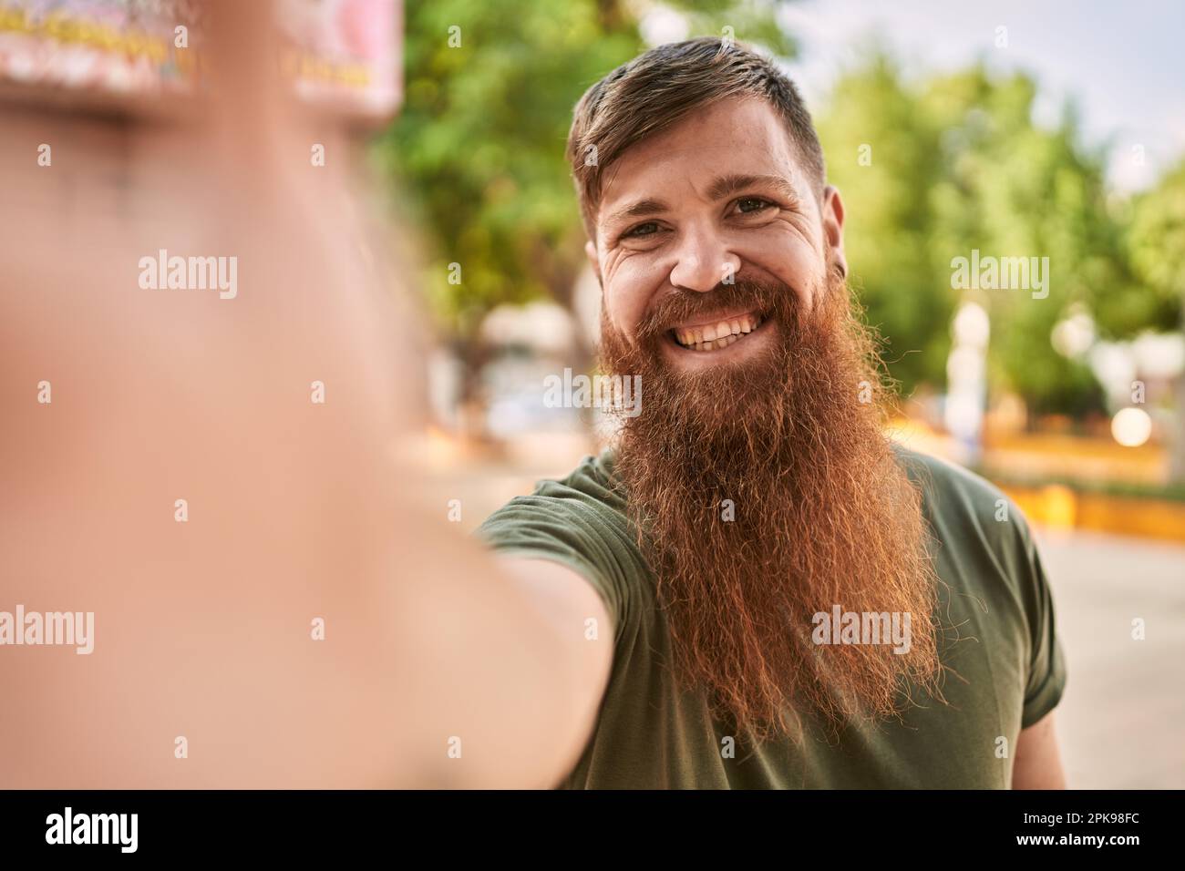 Smiling irish redhead hi-res stock photography and images - Alamy