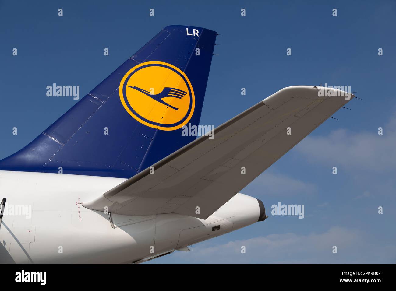 28.05.2016, Germany, Hesse, Frankfurt/Main - Lufthansa aircraft at Frankfurt Airport. 00A160528D055CAROEX.JPG [MODEL RELEASE: NOT APPLICABLE, PROPERTY Stock Photo