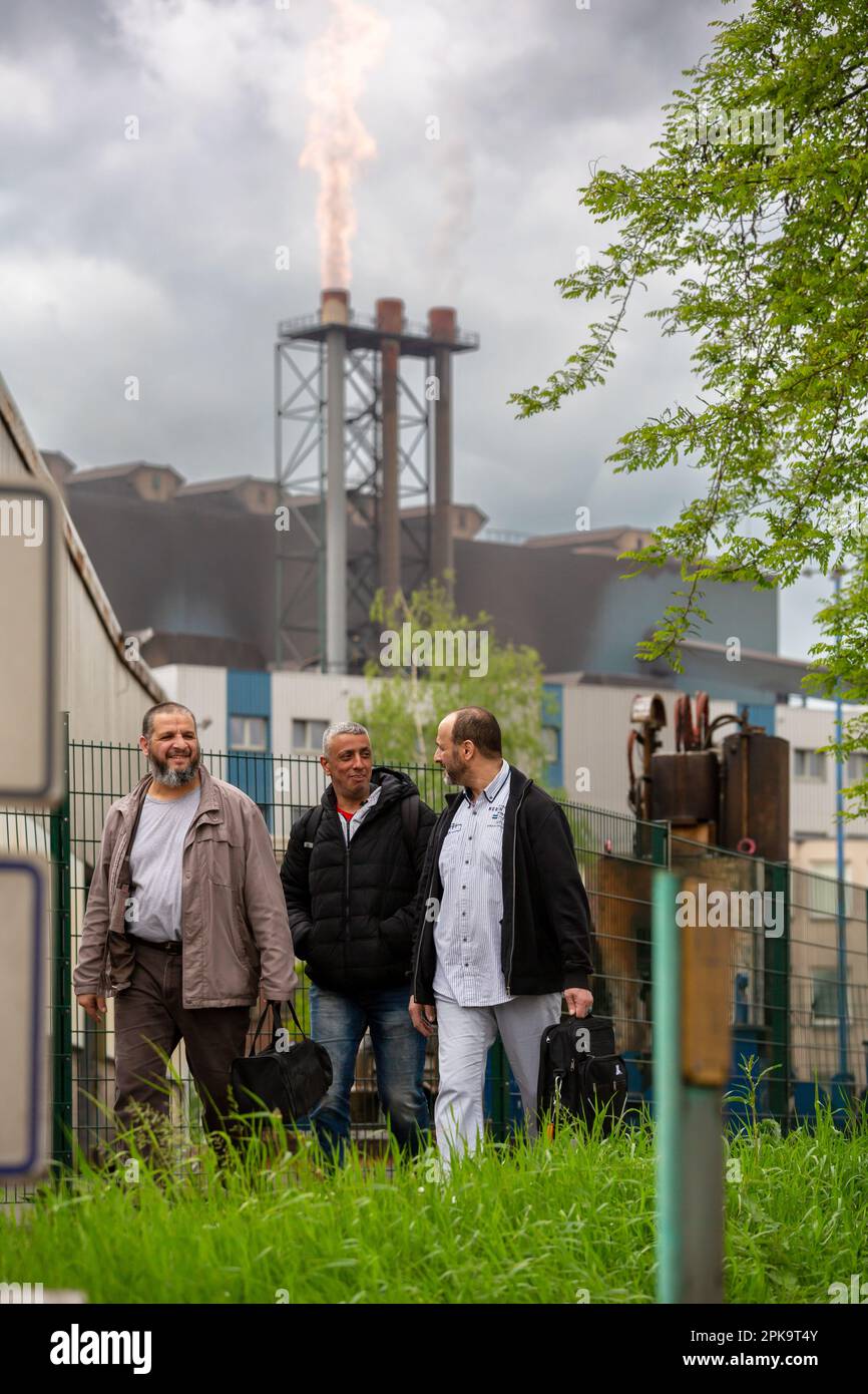 30.04.2018, Germany, Saarland, Voelklingen - Saarstahl AG, shift change at the Saarstahl LD steelworks. 00A180430D072CAROEX.JPG [MODEL RELEASE: NO, PR Stock Photo