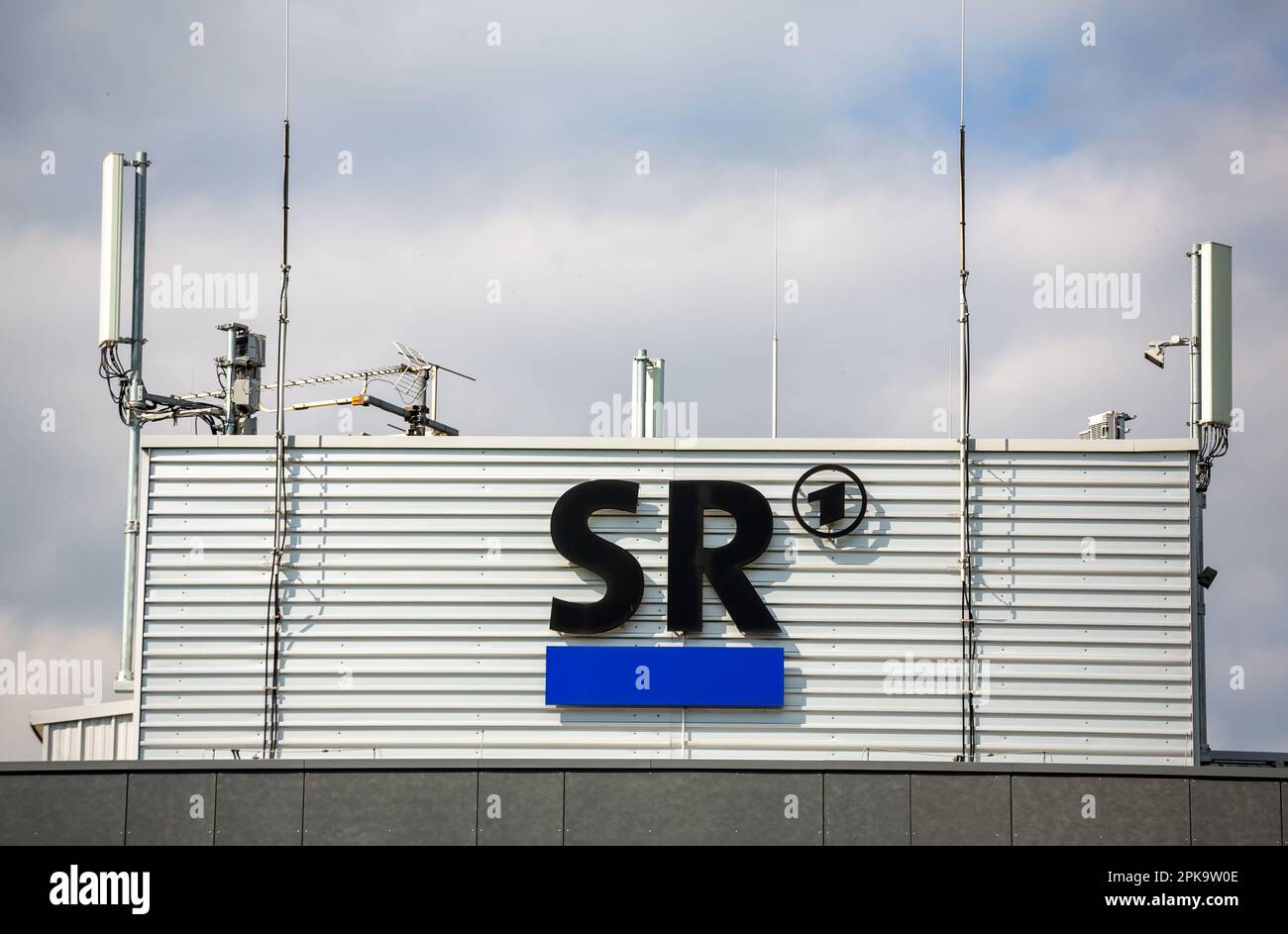 01.05.2018, Germany, Saarland, Saarbruecken - Funkhaus Halberg, logo on the headquarters of the Saarlaendischer Rundfunk. 00A180501D101CAROEX.JPG [MOD Stock Photo