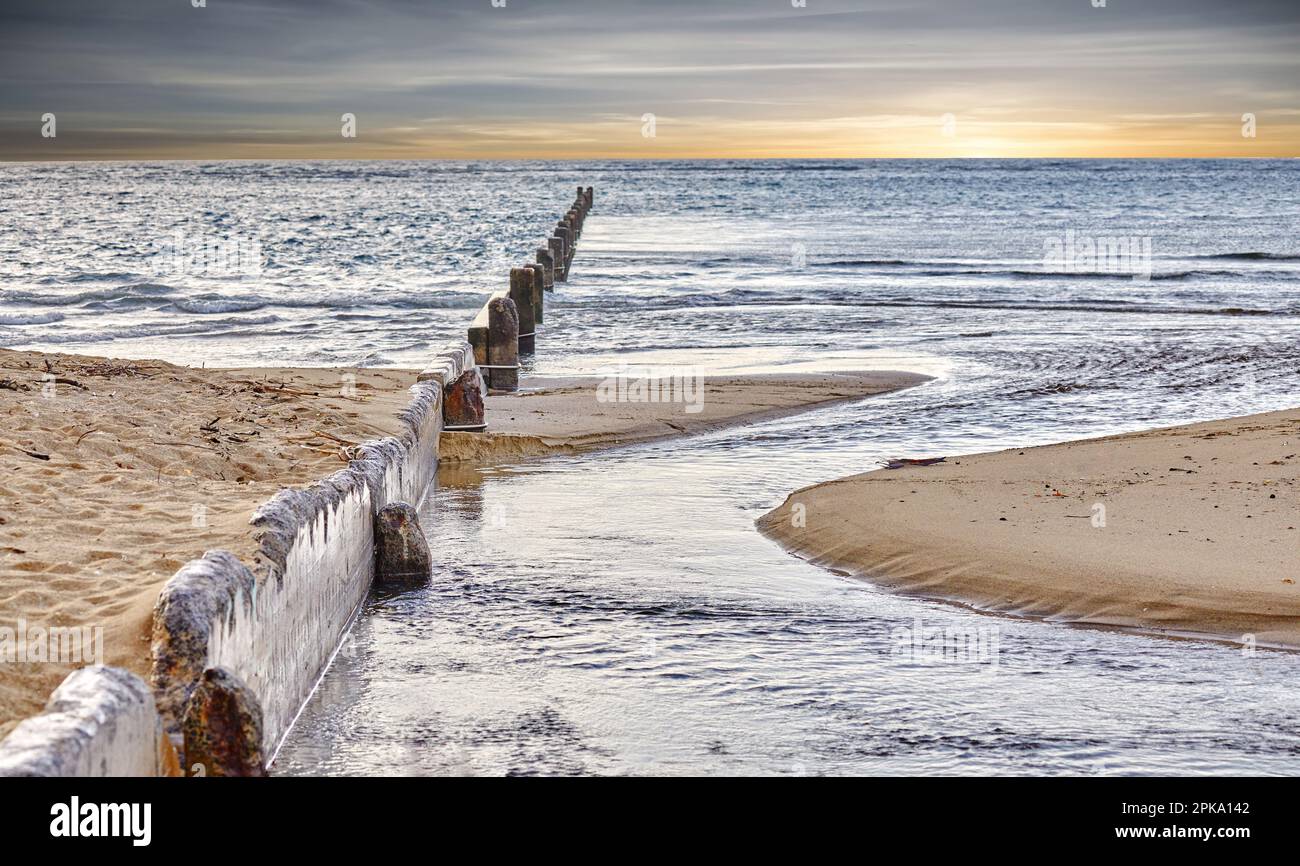Shoreline break hi-res stock photography and images - Alamy