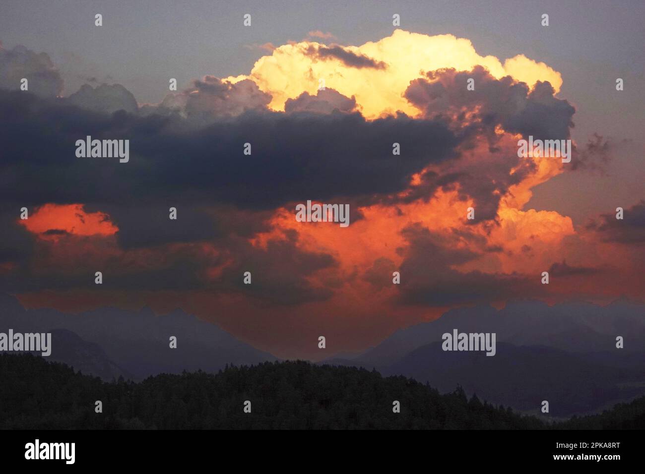 16.07.2022, Italy, South Tyrol, Wolfsgruben - Rain and storm clouds in the sky above the Alps. 00S220716D110CAROEX.JPG [MODEL RELEASE: NOT Applicable, Stock Photo