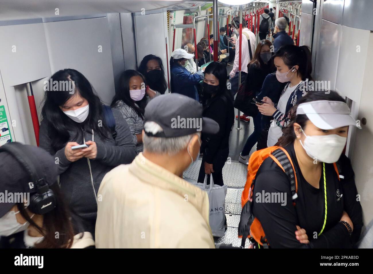 10.12.2022, China, Hong Kong, Hong Kong - People in an underground compartment wearing FFP2 masks. 00S221210D765CAROEX.JPG [MODEL RELEASE: NO, PROPERT Stock Photo