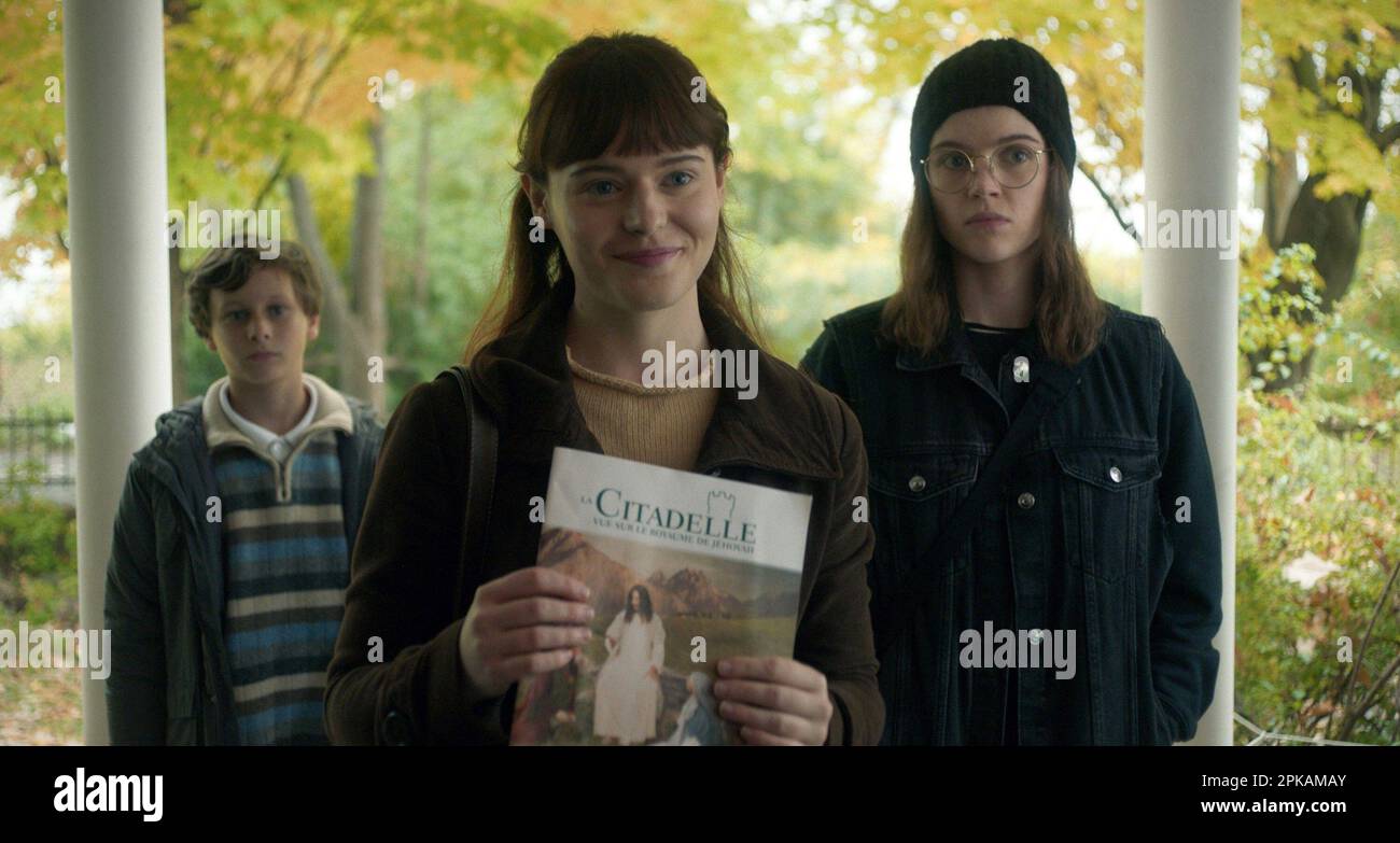 YOU CAN LIVE FOREVER, front, from left Anwen O'Driscoll, June Laporte