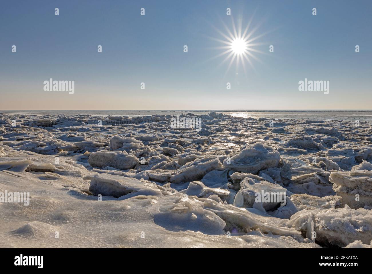 Ice floes on south beach, flying dike, backlight shot, Wilhelmshaven, Lower Saxony, Germany Stock Photo