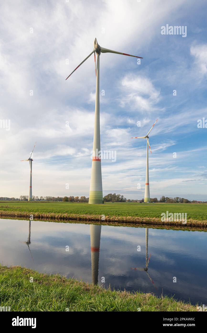 Broken rotor blade of an Enercon turbine, at the Ems-Jade canal, wind turbine of Friesen-Elektra II GmbH & Co. KG, in Sande, municipality in the district of Friesland, Lower Saxony, Germany Stock Photo