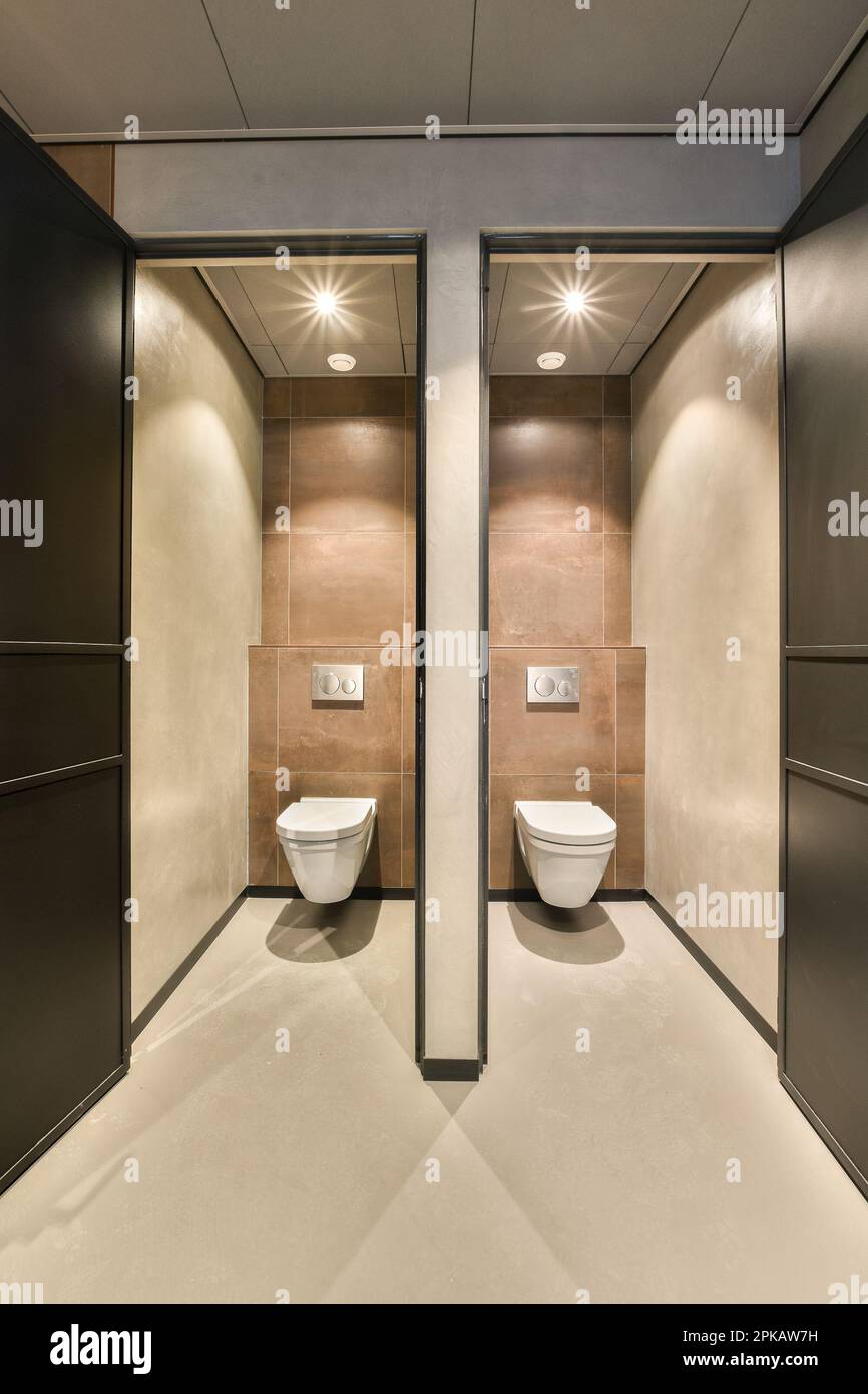 a bathroom with two toilets in the middle and one toilet on the other
