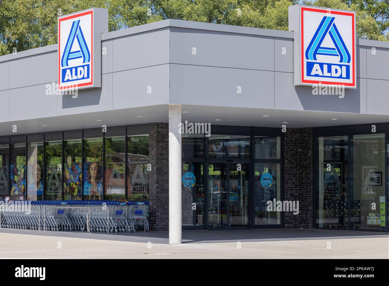 ALDI-Nord store closed outside opening hours, Flutstraße, Wilhelmshaven, Lower Saxony, Germany Stock Photo