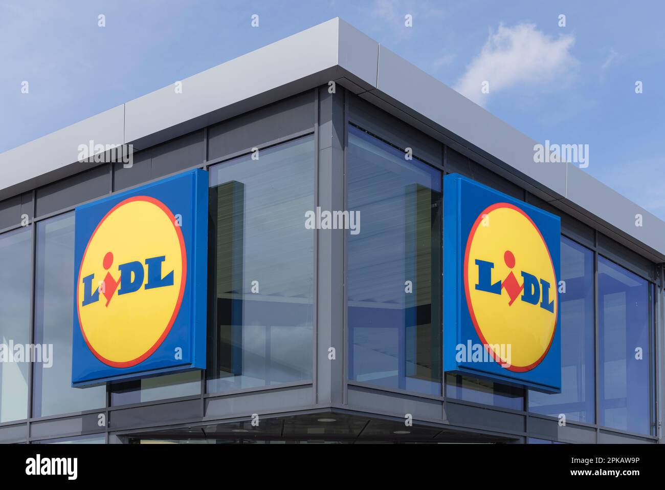 Lidl logo on the building of a Lidl store, detail, Freiligrathstraße, Wilhelmshaven, Lower Saxony, Germany Stock Photo