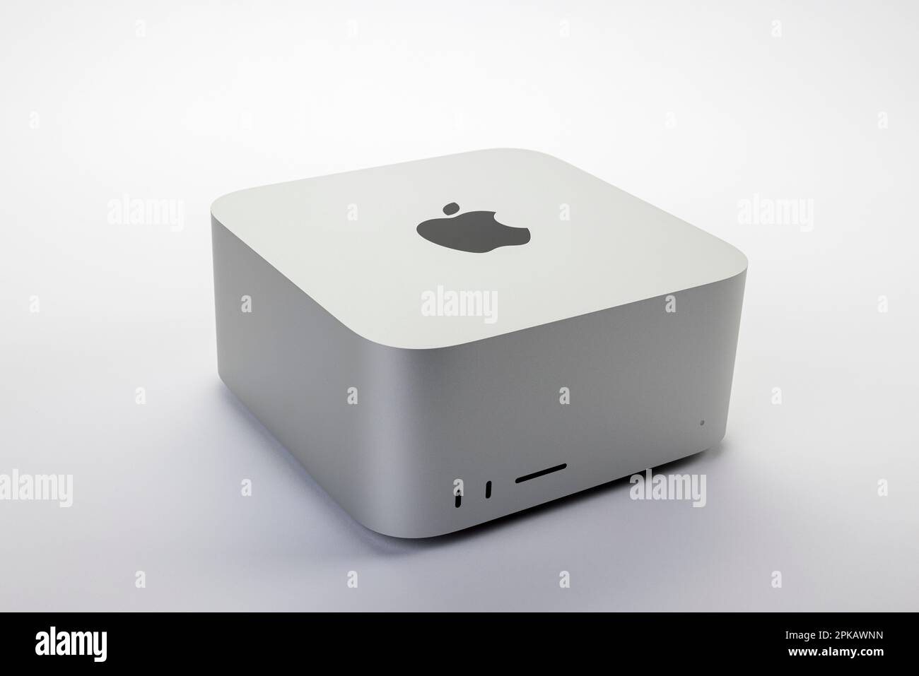 Apple mac studio m1 max white background stock photo alamy