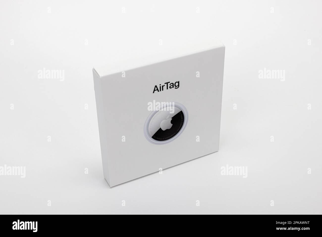 Apple AirTag in original box, icon image, tracking tag, key finder