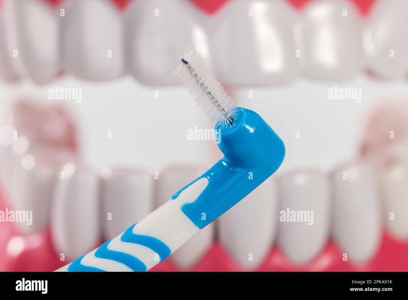 Interdental brush for cleaning interdental spaces, brush head, dental