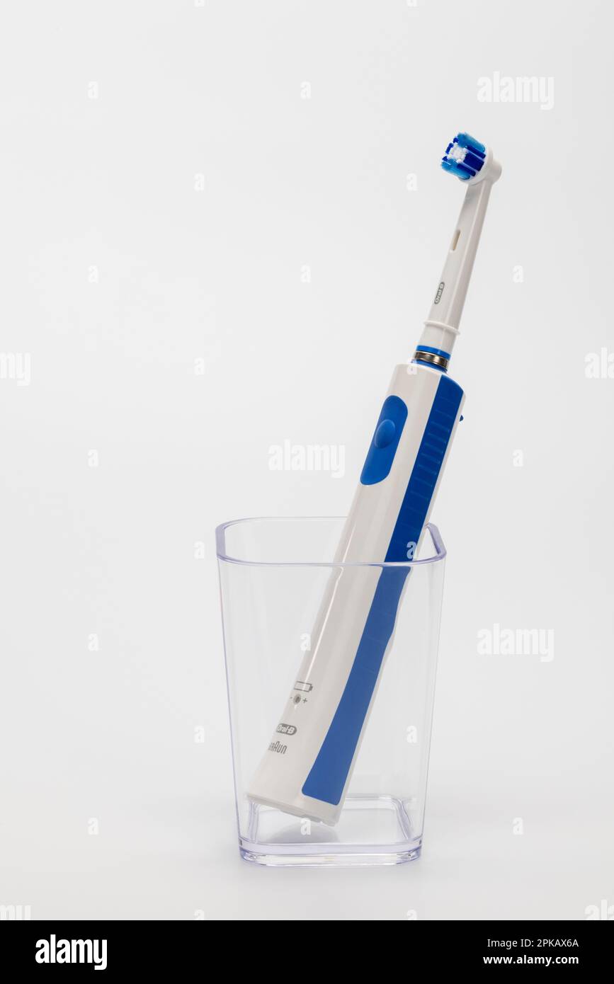 Braun OralB electric toothbrush type 4729 standing in toothbrush cup