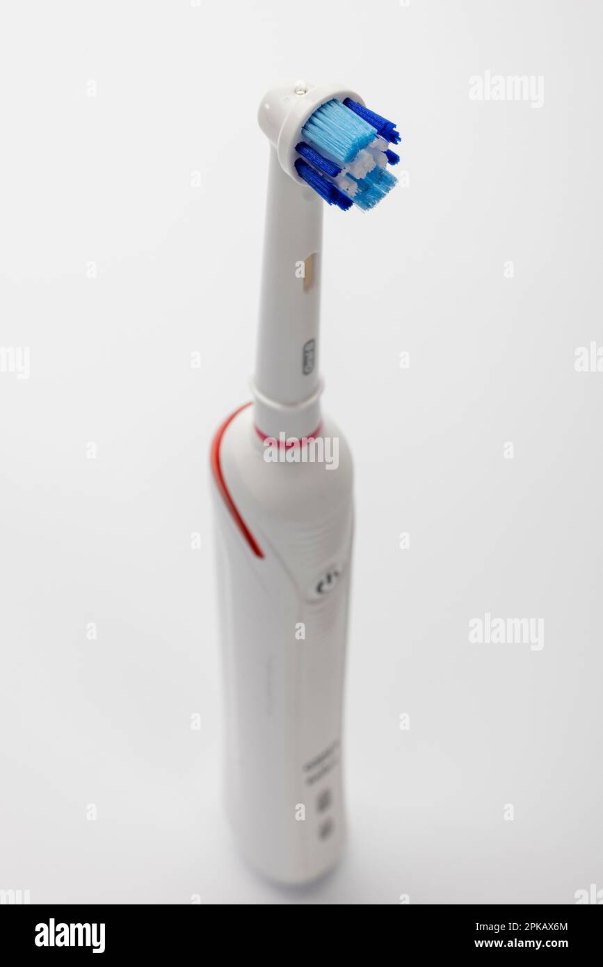 Braun OralB Type 3766 electric toothbrush, detail, attachment brush
