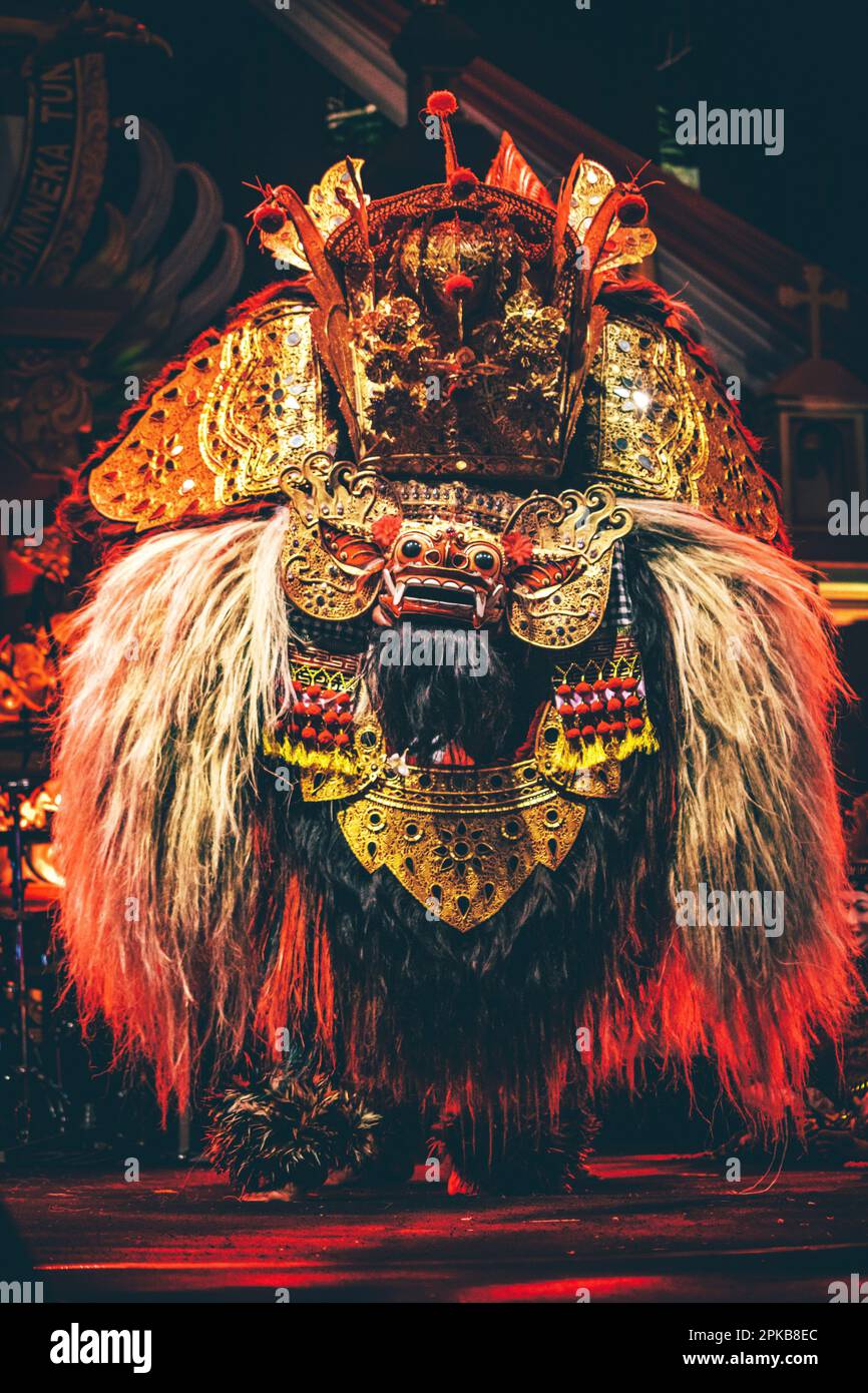 Bali dancer, Barong Kecak dance, costume, disguise Stock Photo - Alamy